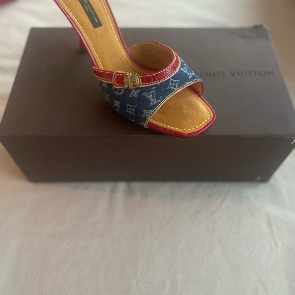 BRAND NEW - NEVER WORN - Louis Vuitton Denim Heel with Red Trin - Picture 3 of 6